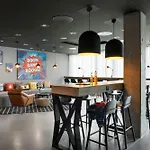 Moxy 3*