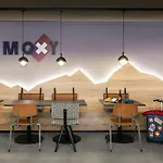 Moxy 3*