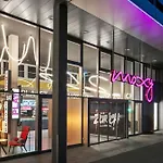 Moxy 3*