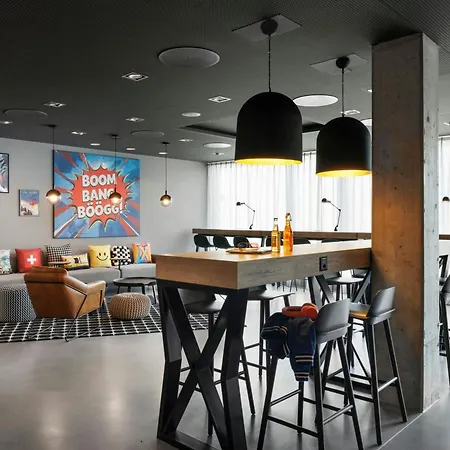 Moxy 3*