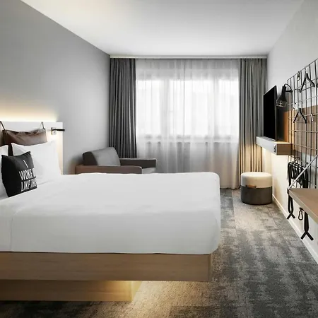Hotel Moxy 3*