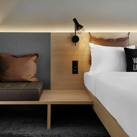 Otel Moxy 3*