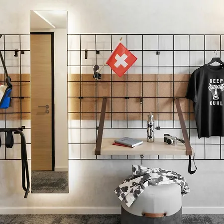 Готель Moxy 3*