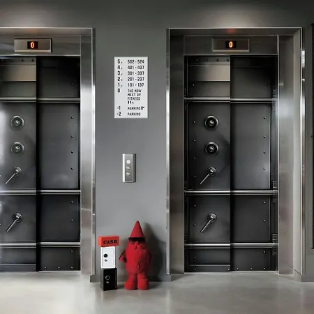Moxy 3*