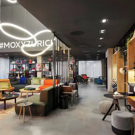 Moxy 3*
