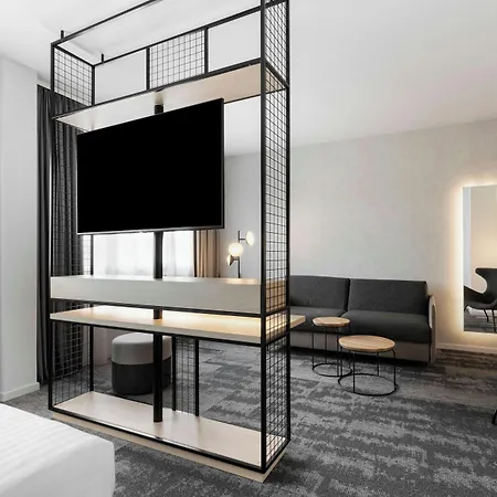 Moxy 3*