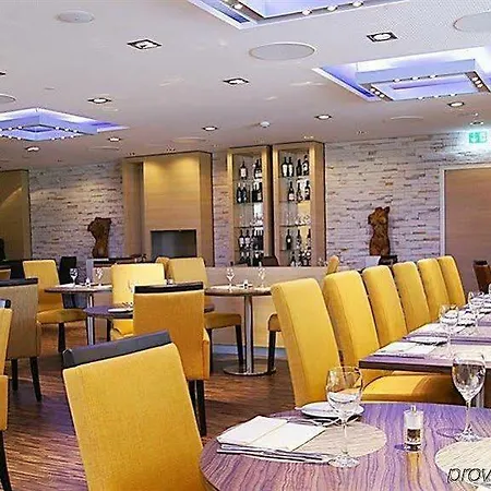 Moxy 3*