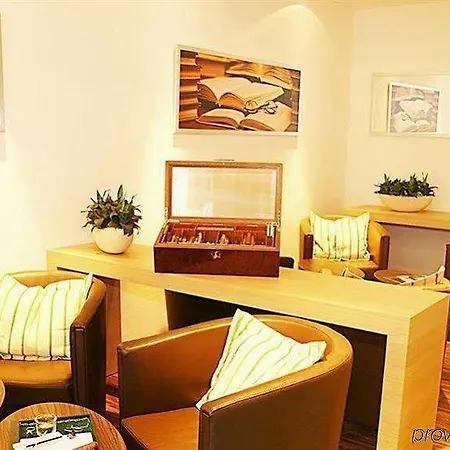 Hotel H+