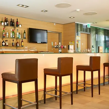Hotel H+